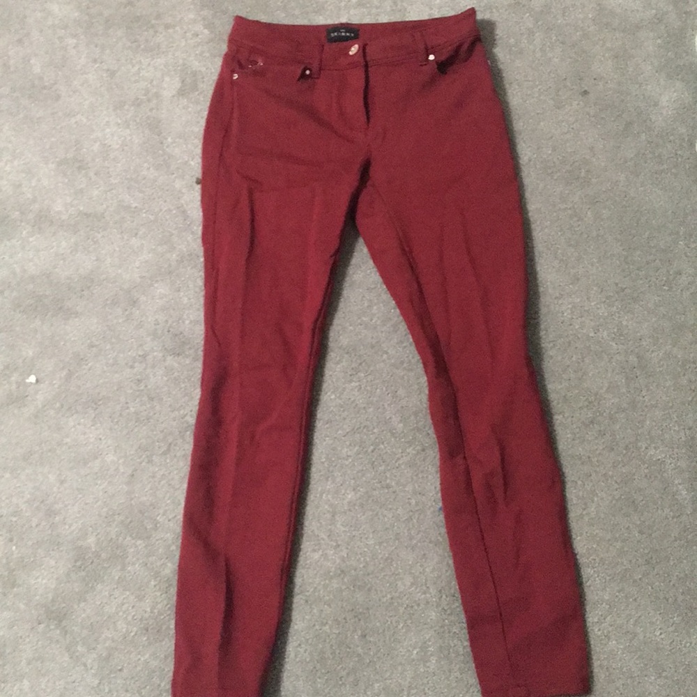Skinny stretchy dark red pants
